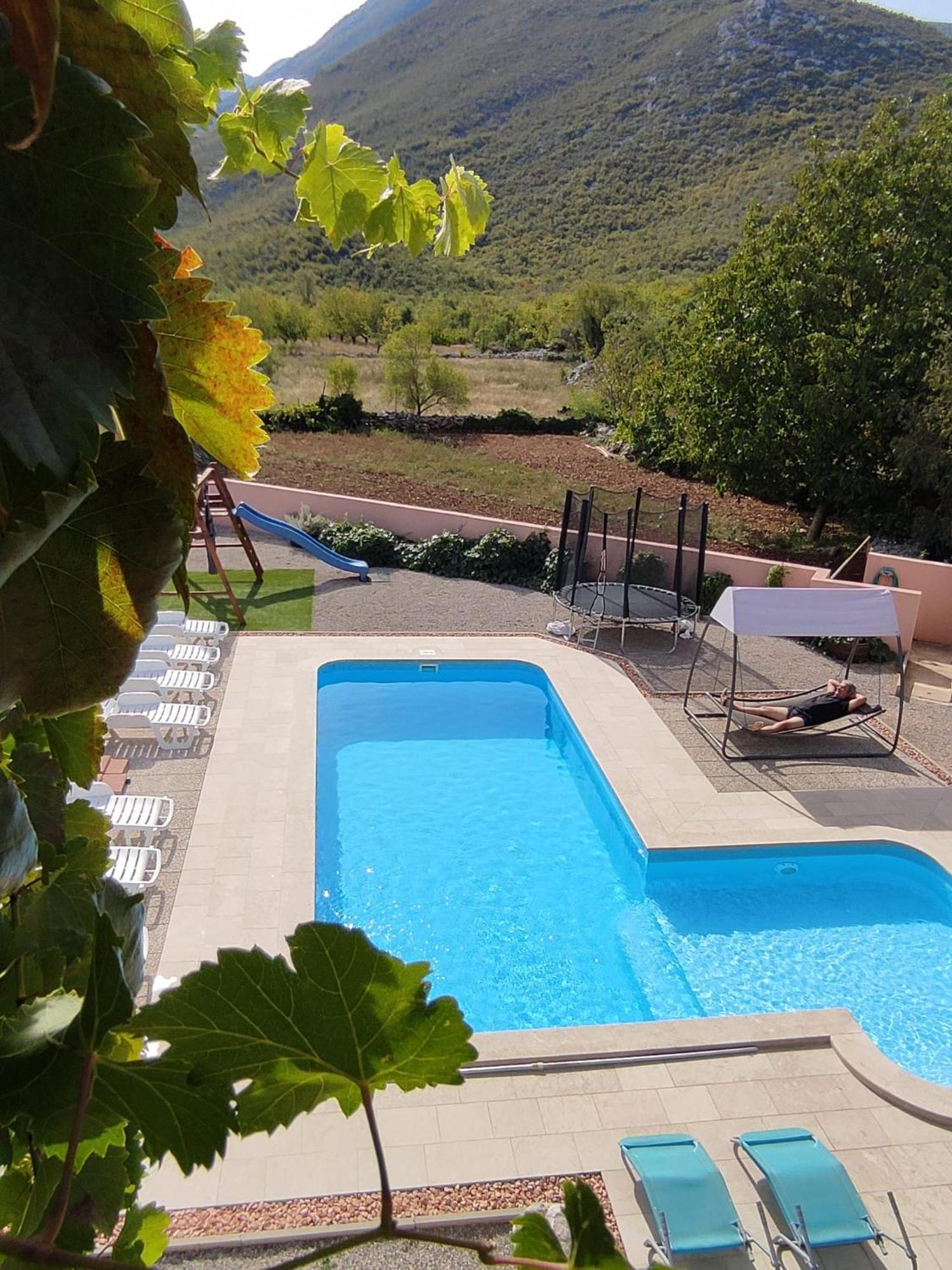 Holiday Home Perunika Zezevica Exteriér fotografie
